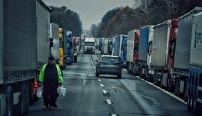Блокування кордону: У чергах на кордоні Польщі стоять 2500 вантажівок