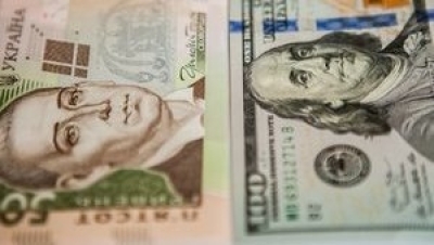Гривня продовжує рекордно падати: Нацбанк встановив офіційний курс долара на четвер